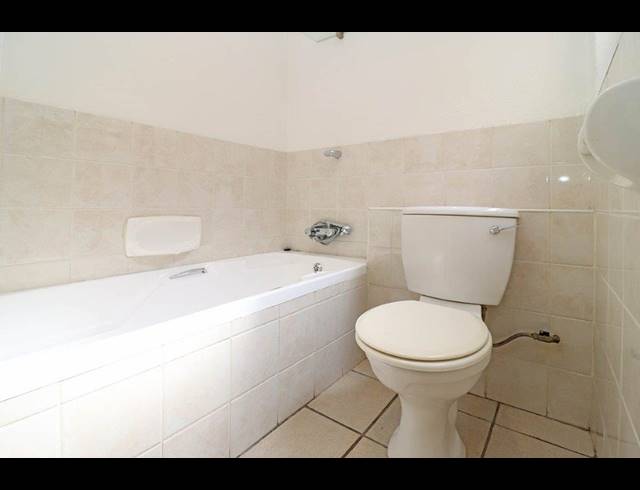 2 BEDROOM APARTMENT FOR SALE IN DOWERGLEN EXT 4